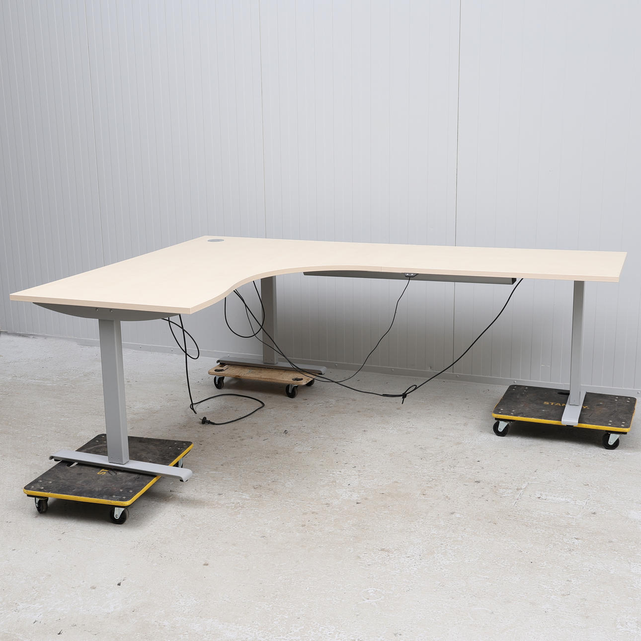 CORNER DESK, height-adjustable, Linak, contemporary.