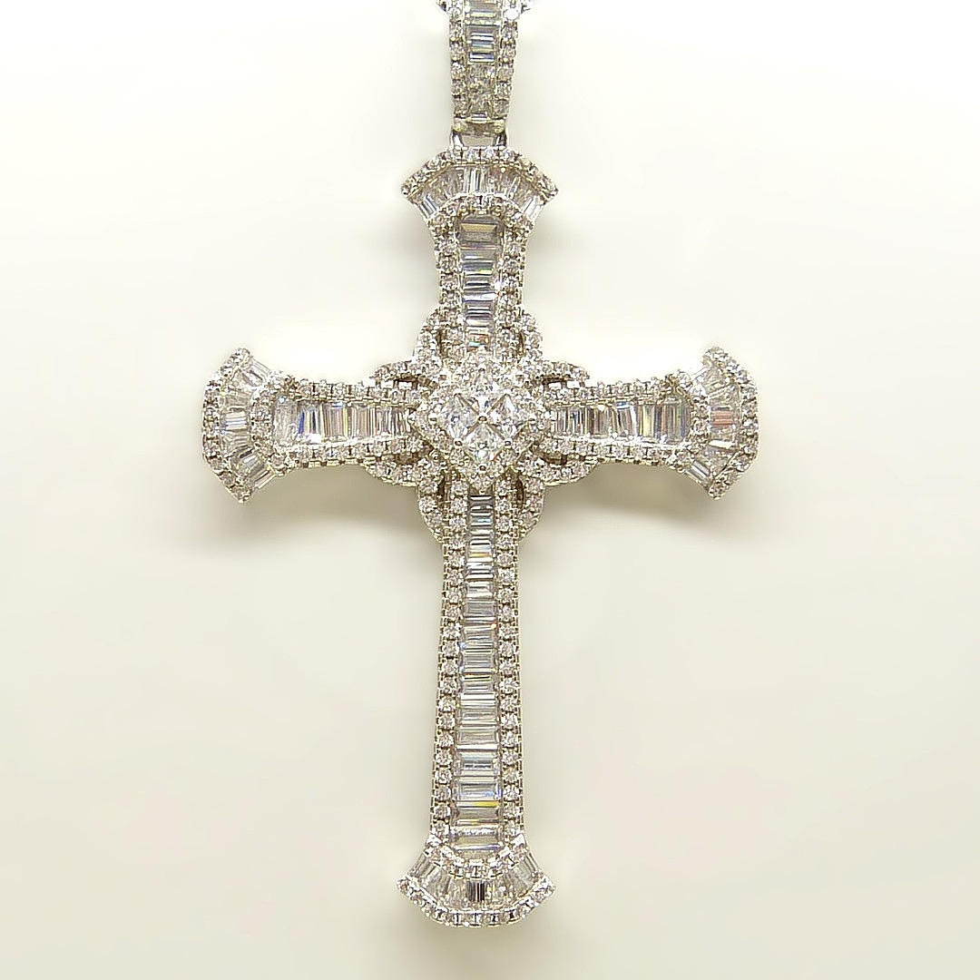 SILVER & CUBIC ZIRCONIA CROSS NECKLACE.