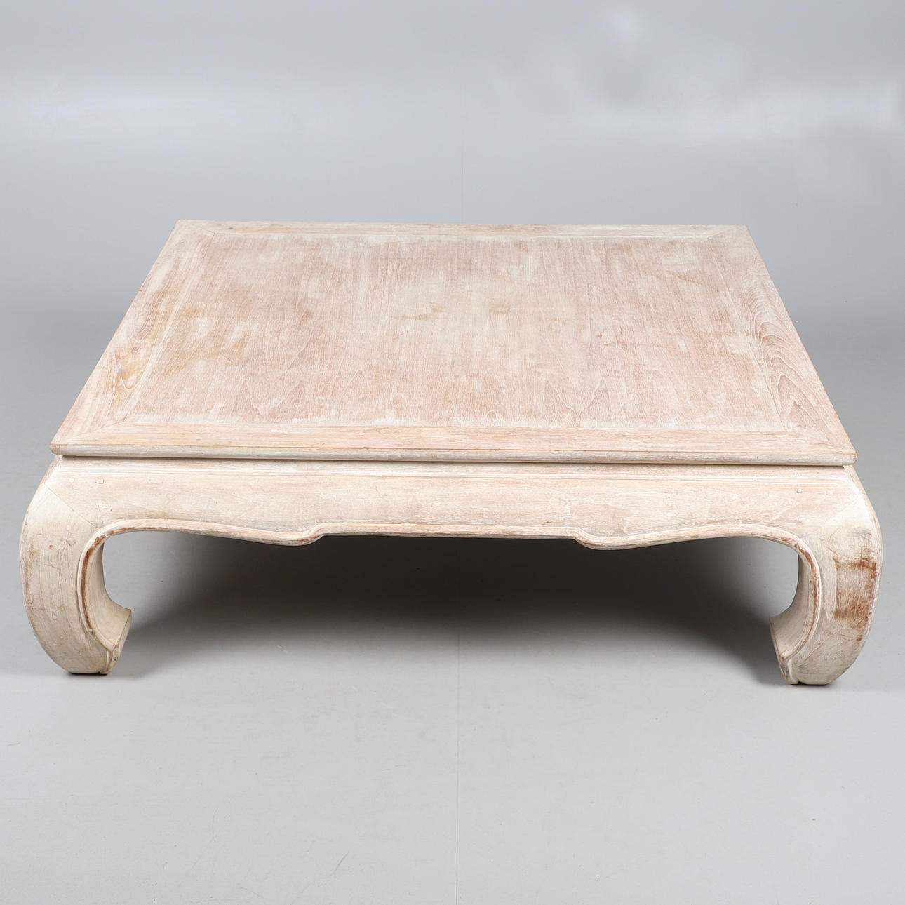 A LARGE LIMED OAK COFFEE TABLE.