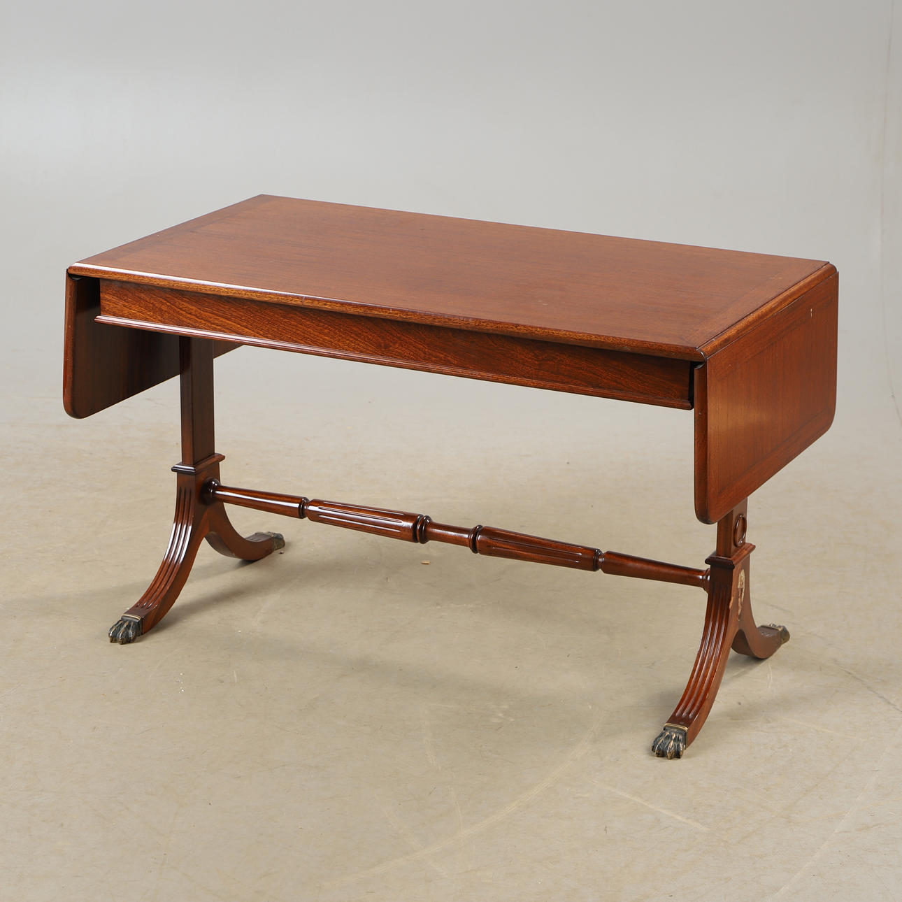 MESA DE CAFÉ, caoba, estilo inglés.