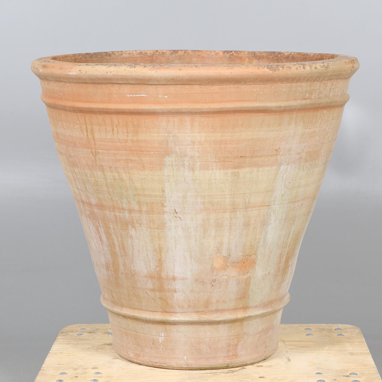 A SUBSTANTIAL MODERN TERRACOTTA PLANTER.