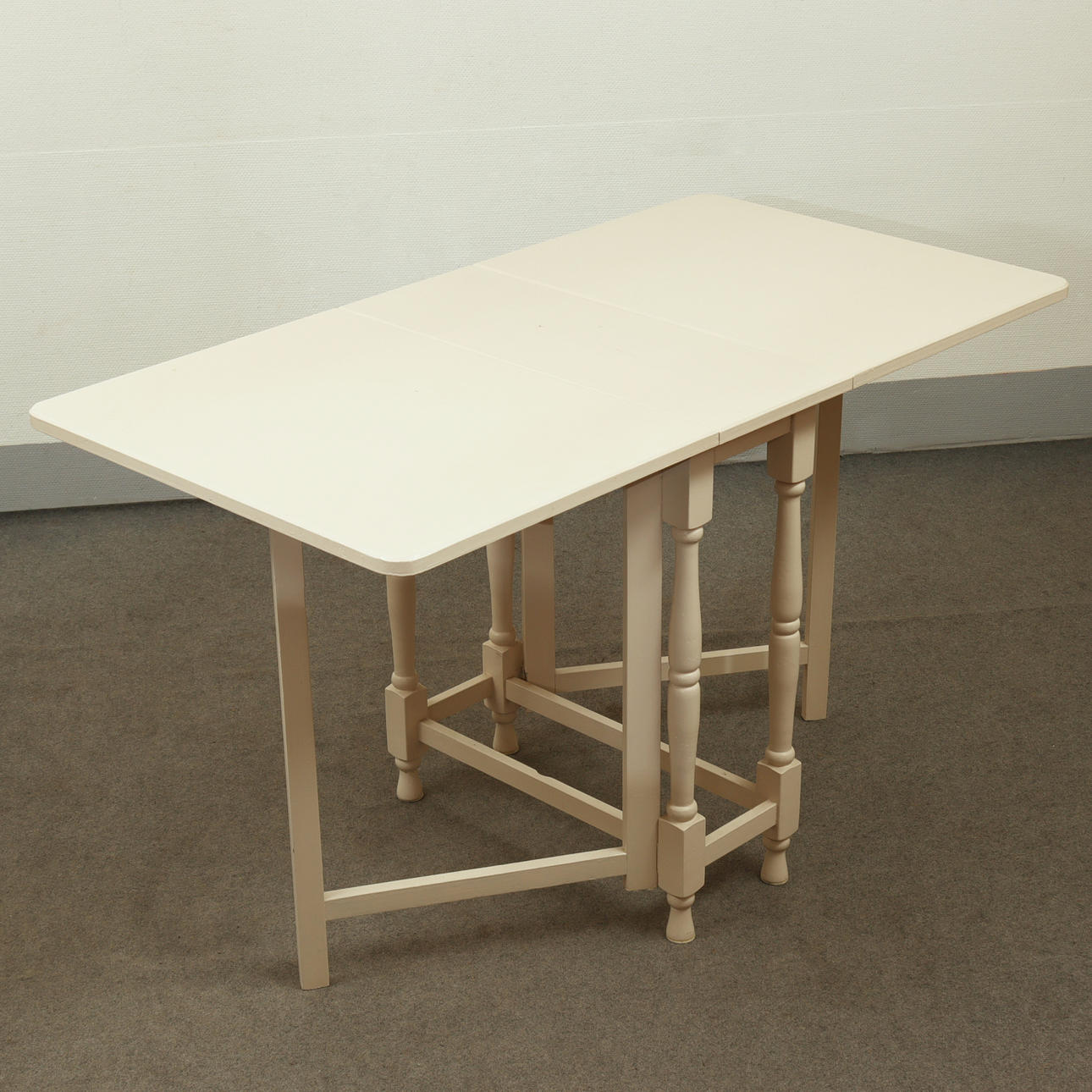 SMALL WHITE FOLDING TABLE, 20TH CENTURY.