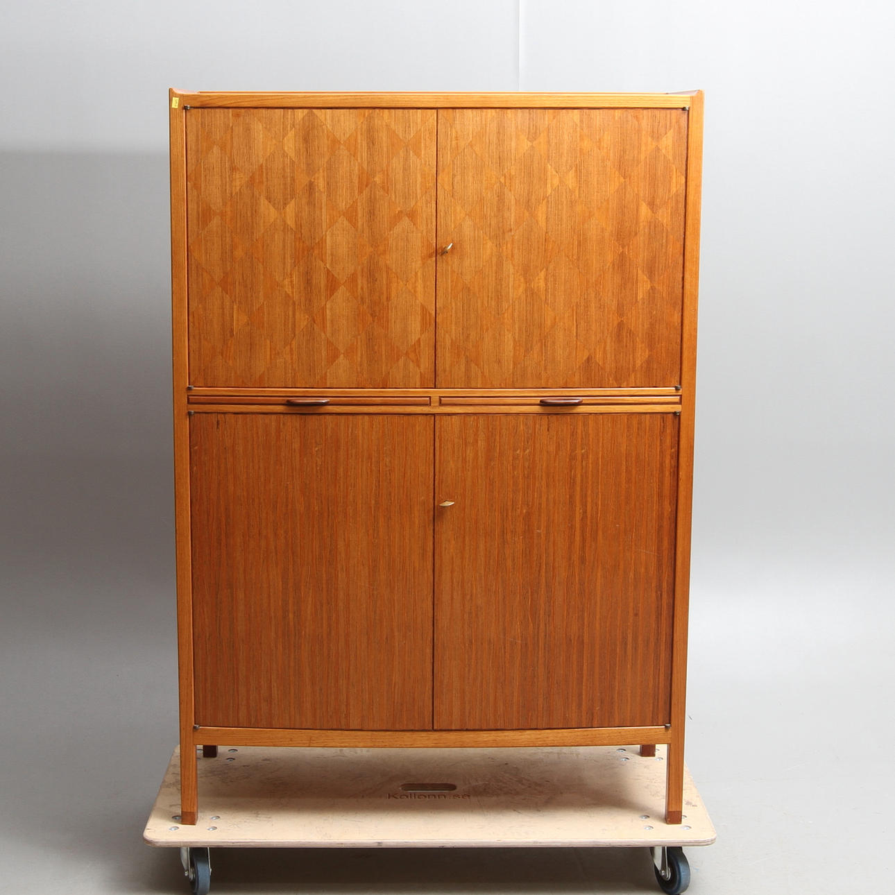 SKÅP, med intarsia, 1955.