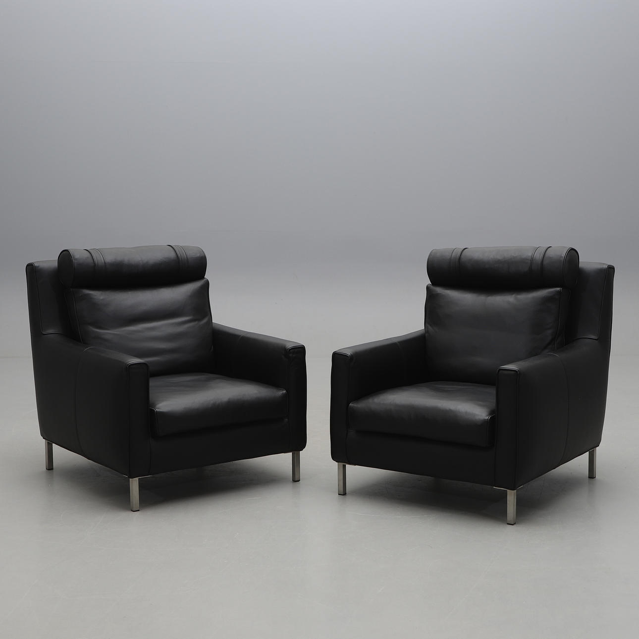 JENS JUUL EILERSEN. A pair of “Streamline High Back” armchairs, Eilersen.