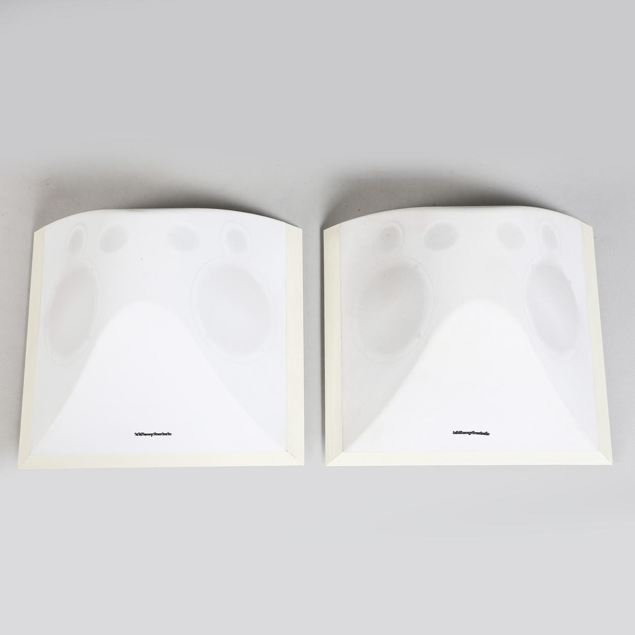 UN PAR DE ALTAVOCES WHARFEDALE DFS 21 EN CAJA.