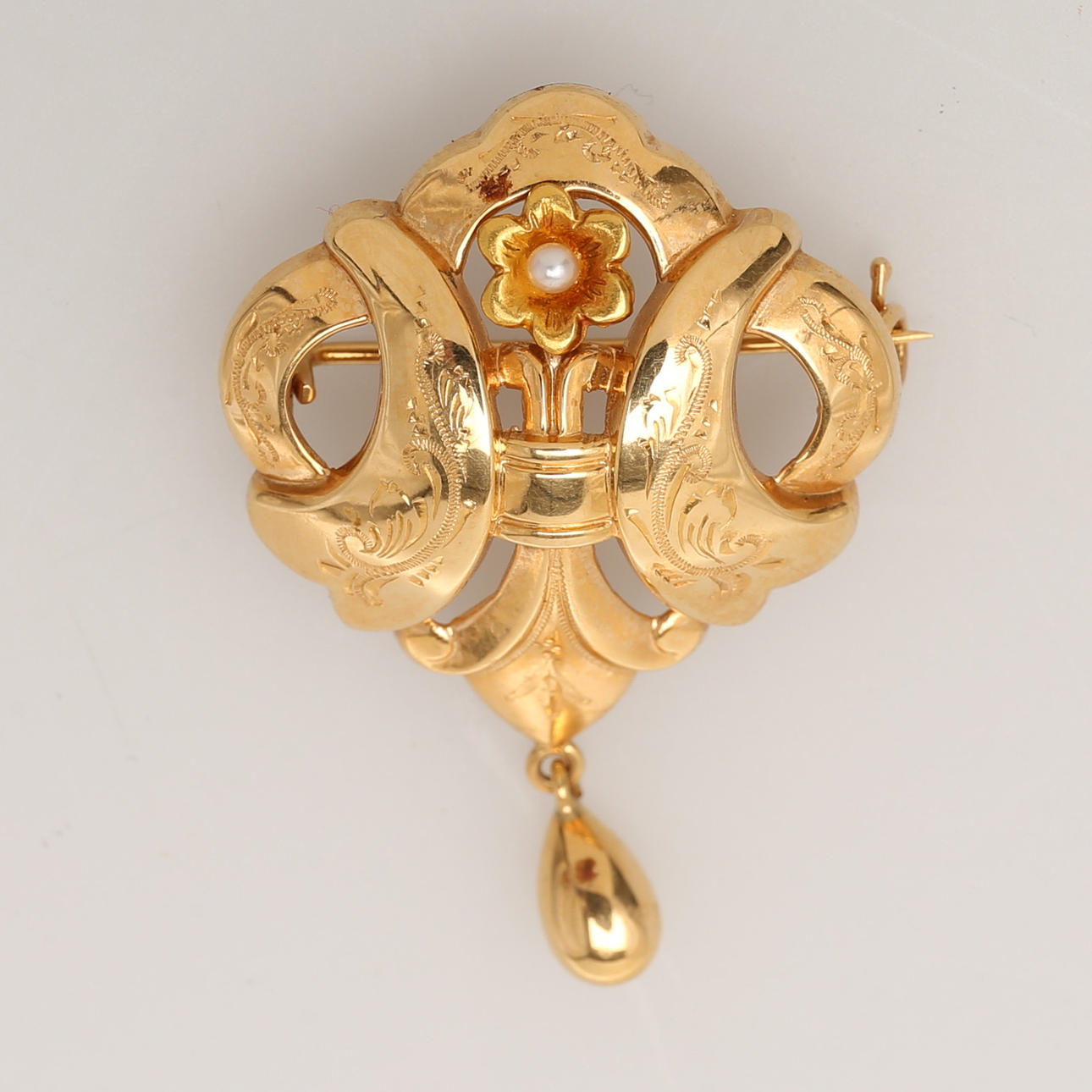 BROSCH 18k guld 3,0gram.