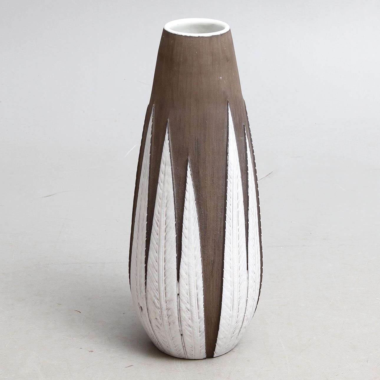 GOLVVAS, keramik, "Paprika" nr 1081, Anna-Lisa Thomson, Upsala-Ekeby.