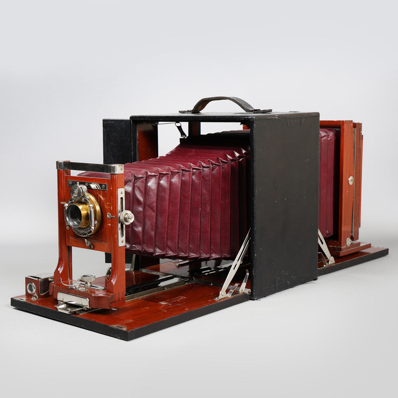 MANHATTAN OPTICAL CO. WIZARD SR CAMERA.