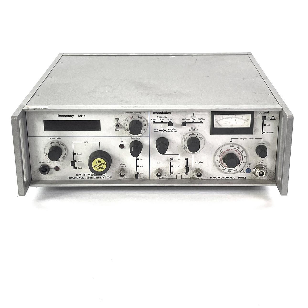 SIGNAL GENERATOR, Racal-Dana 9082.