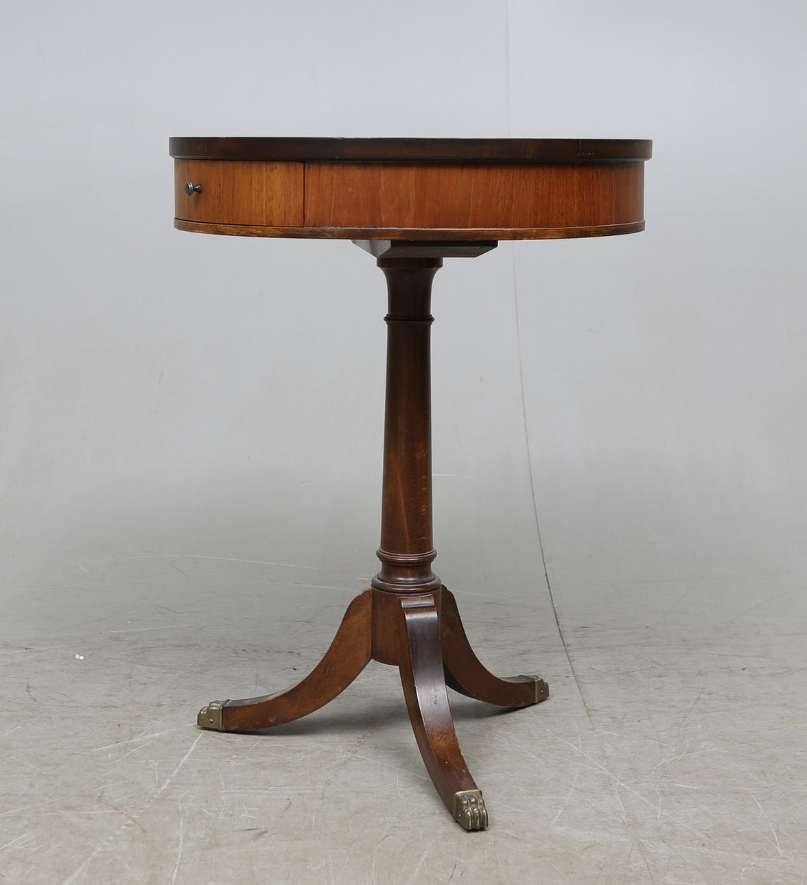 BORD, så kallat karusellbord, engelsk stil, AB Nordiska Kompaniet, Stockholm.