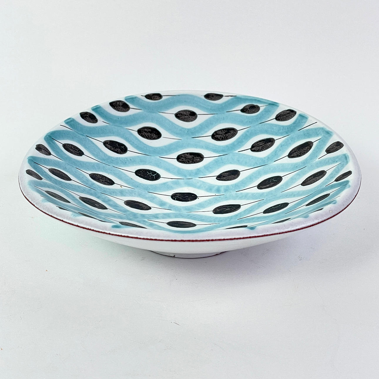A Stig Lindberg faience dish, Gustavsberg studio.