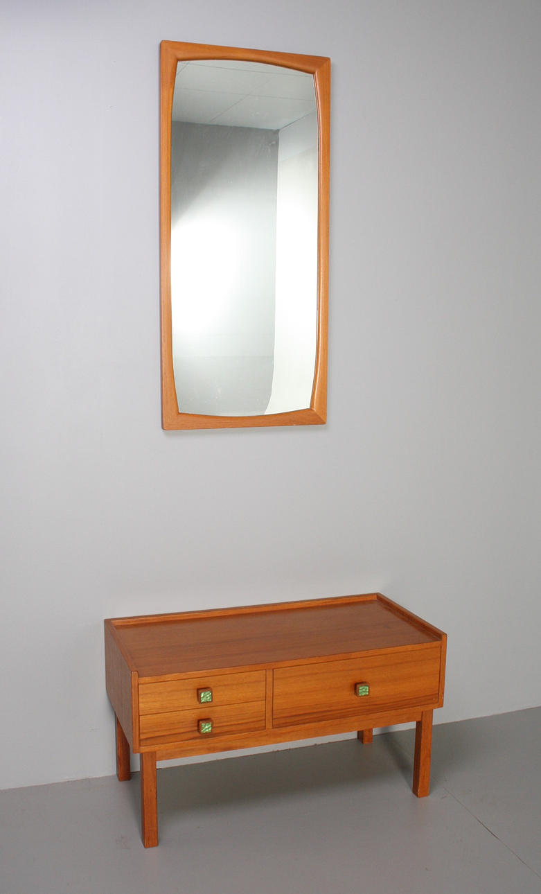 HALLBYRÅ samt SPEGEL, teak, 1950/60-tal.