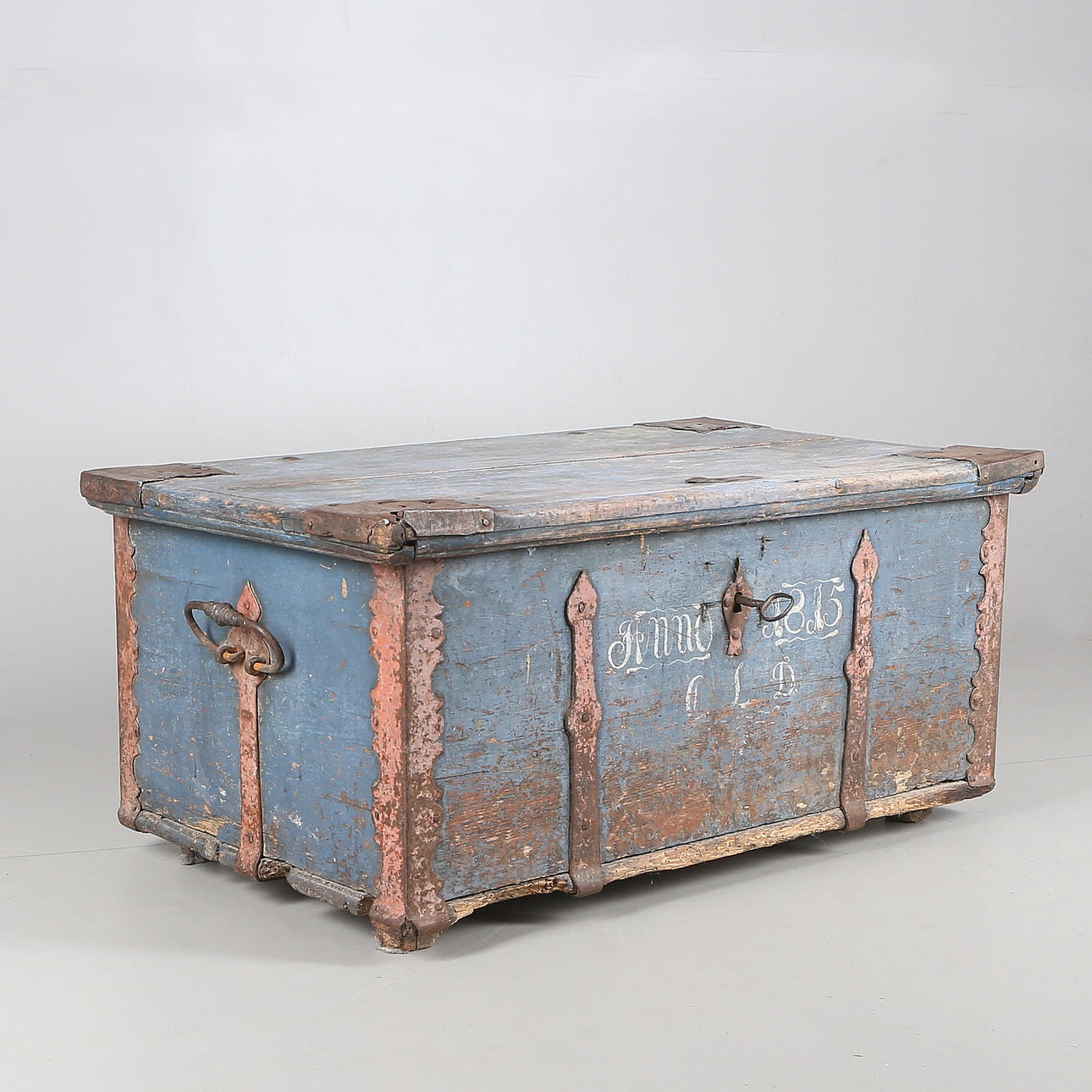 KISTA, trä/järn, daterad 1815.