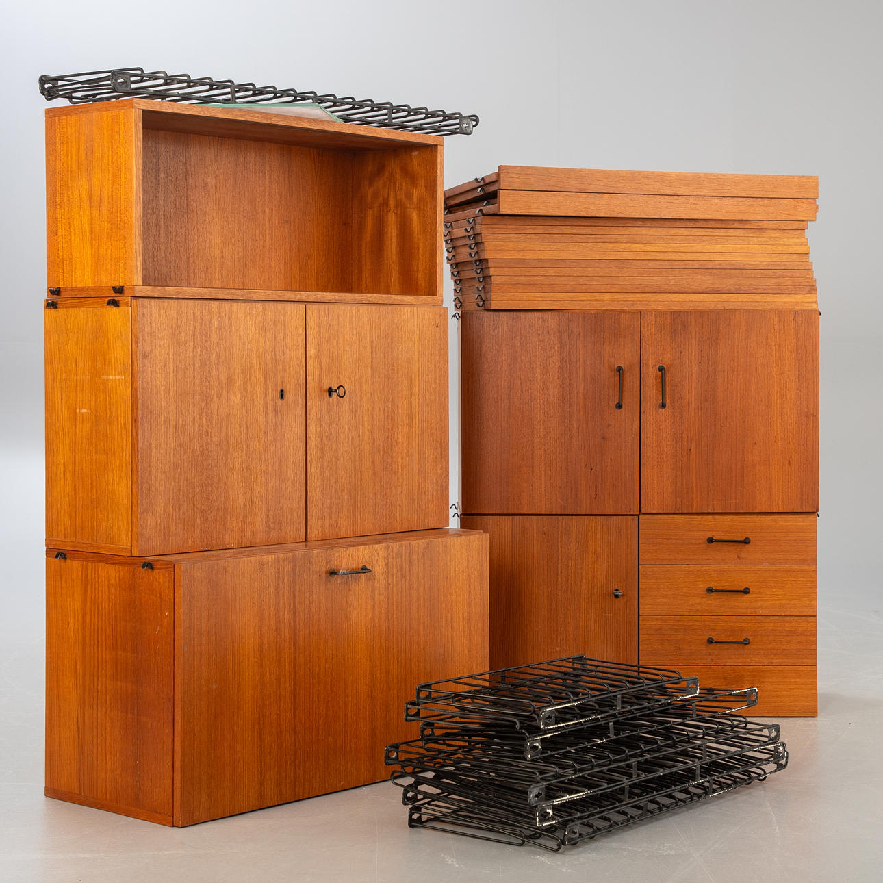 Teak and wire shelving system, 1960s/70s.