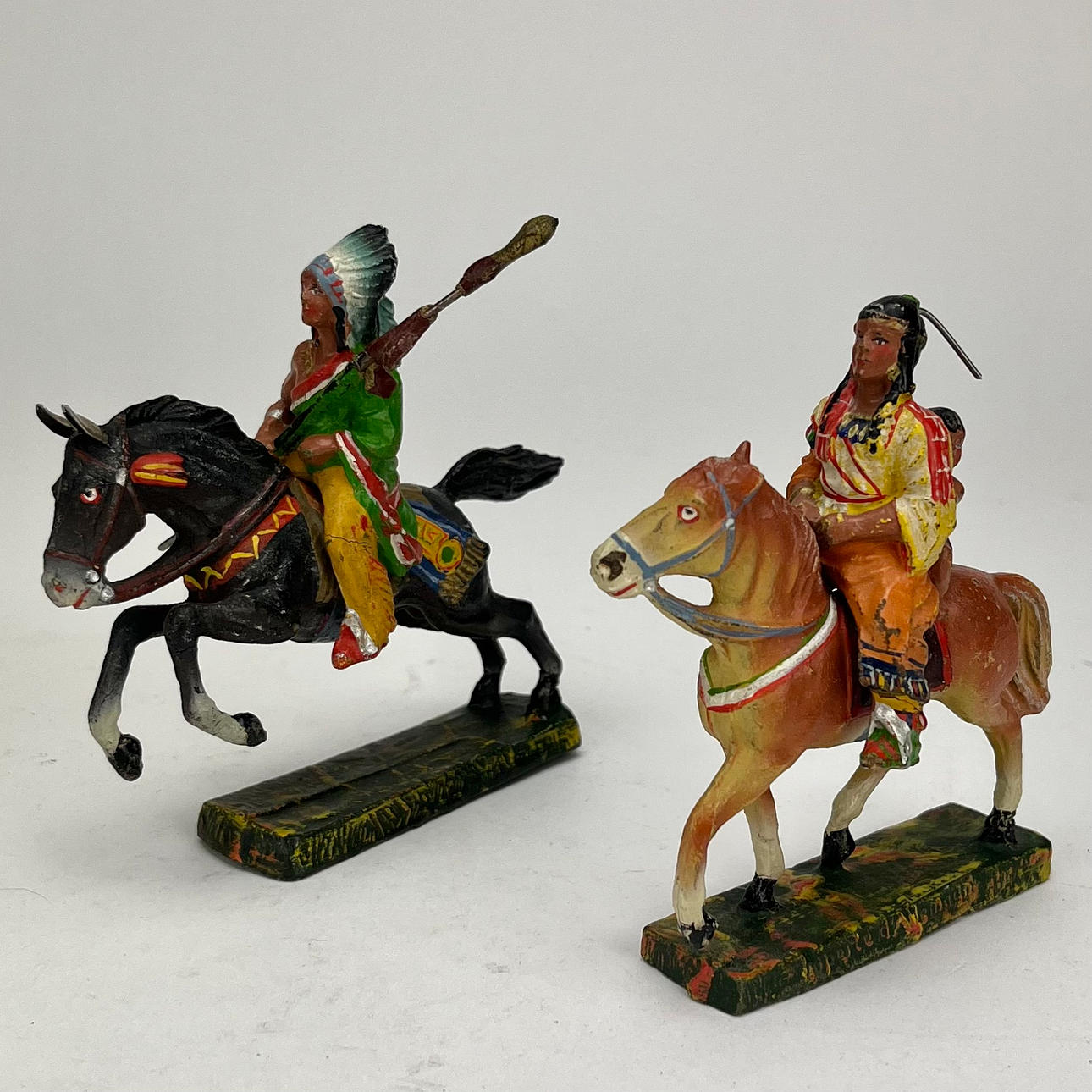 Ein Satz von 15 Spielzeugfiguren, Elastolin, Deutschland.