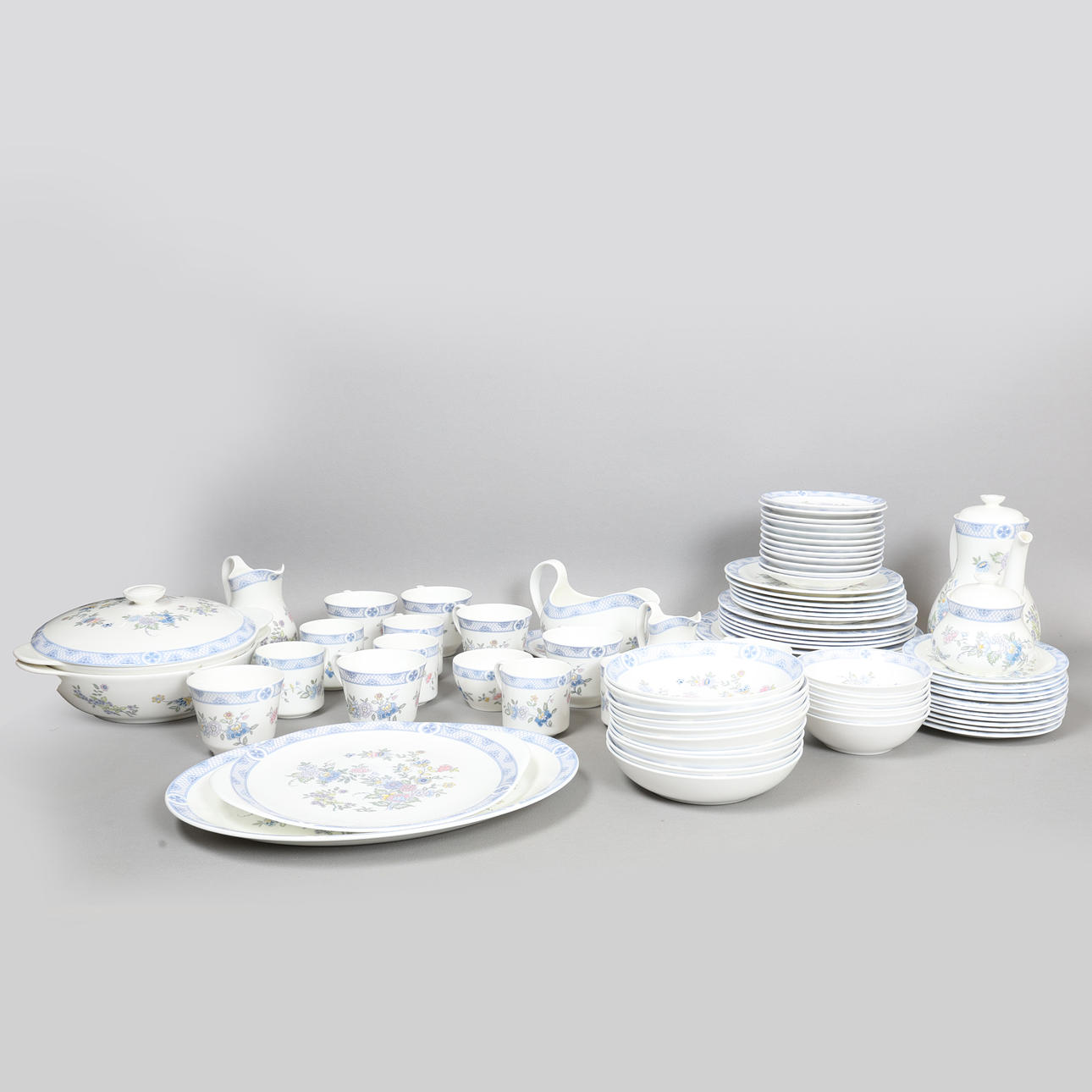 A ROYAL DOULTON "CONISTON" PATTERN SERVICE (QTY).