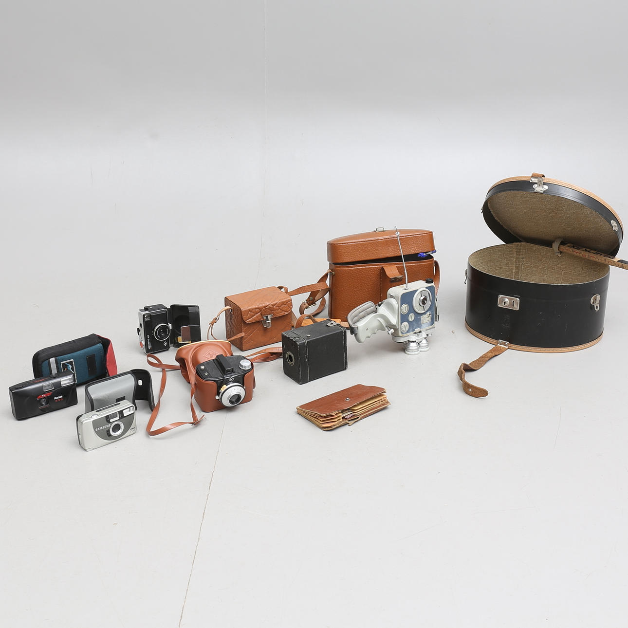 KAMEROR, HATTASK, m.m, 10 delar, 1900-tal.