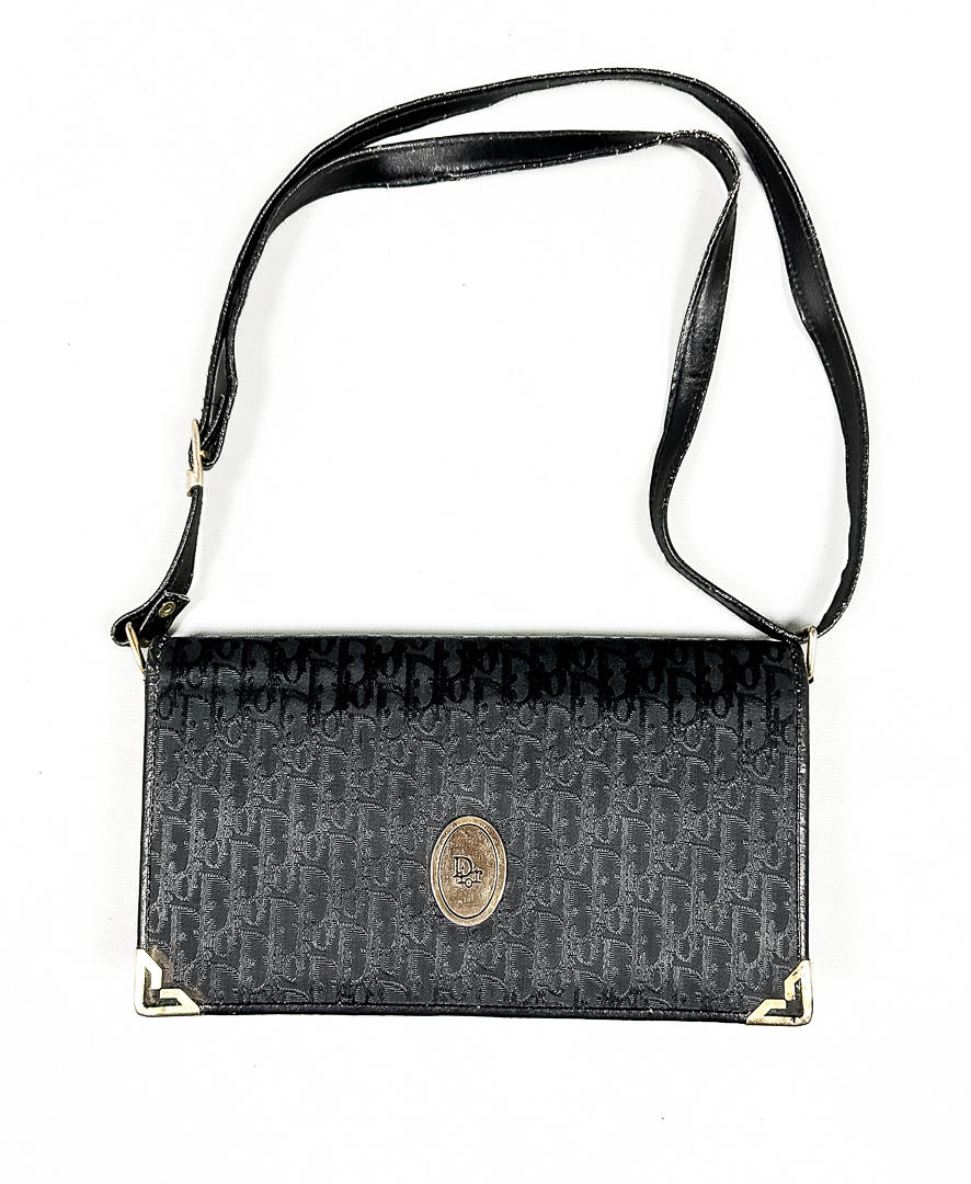 CHRISTIAN DIOR. EINE HANDTASCHE AUS DEN 80ERN.