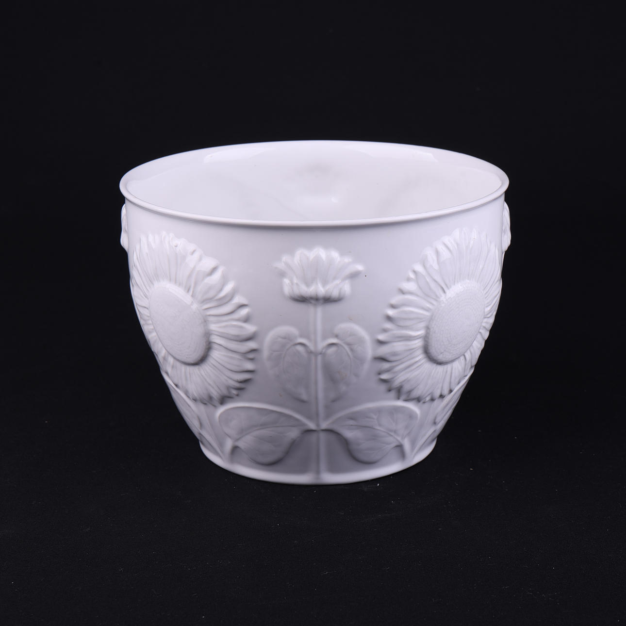 A 'Jugend' porcelain outer lining, Gustavsberg.