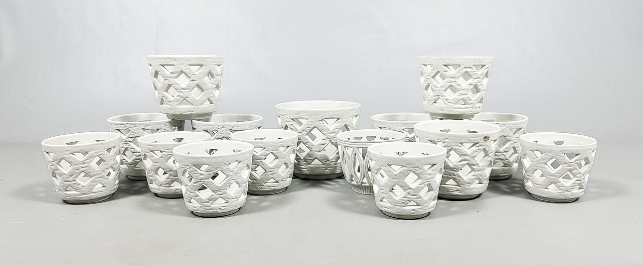 A set of 14 outer liners, Gunnar Nylund, Rörstrand.