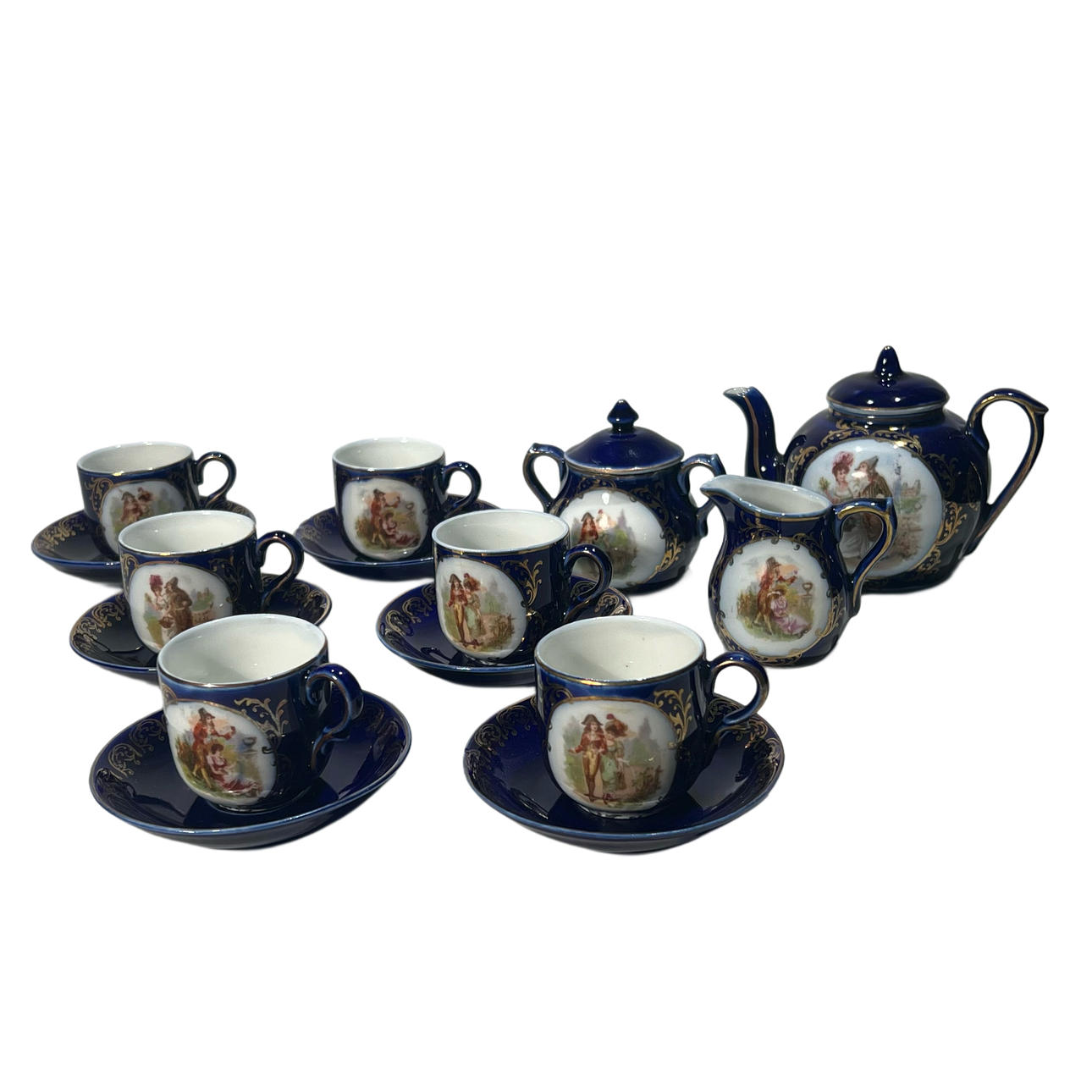 Coffee doll set in blue porcelain.
