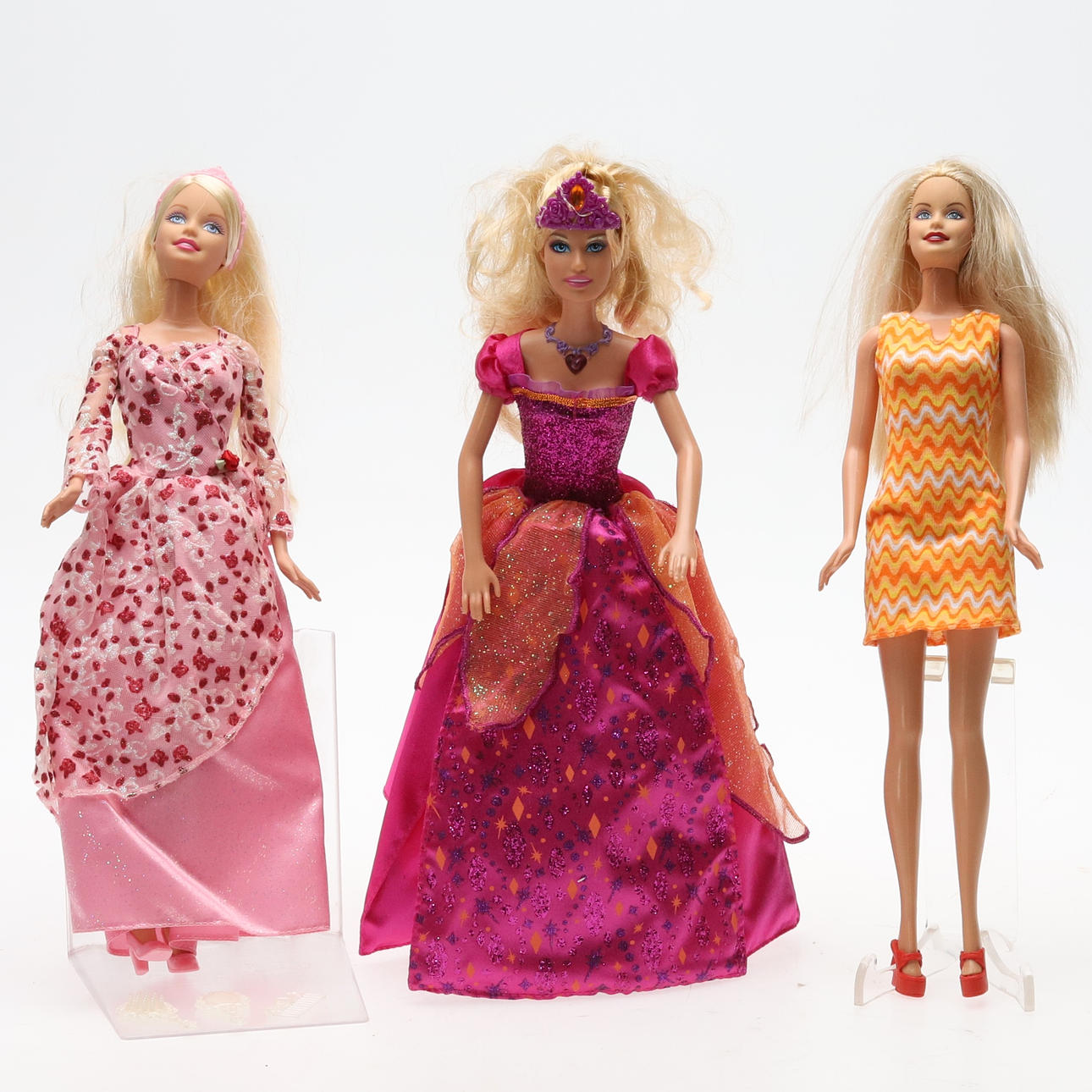 3 ST BARBIES “Chic, Cinderella, Liana” Mattel.
