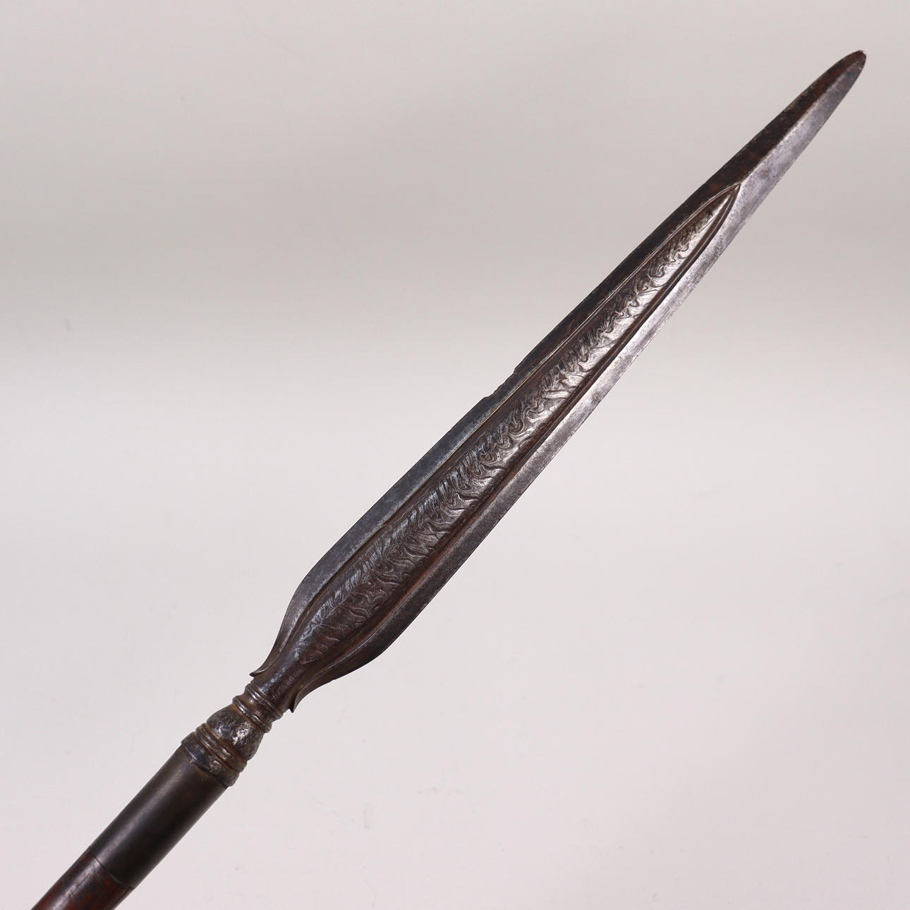 SPJUT, Borneo, damaskerat stål, bambuskaft, 1700/1800-tal. Vapen ...