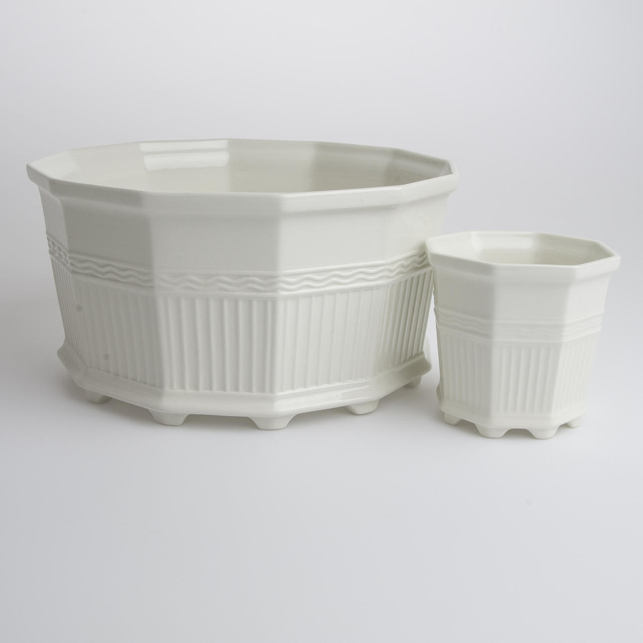 YTTERFODER, 2 stycken, "Waldemarsudde", design prins Eugen, Gustavsberg.
