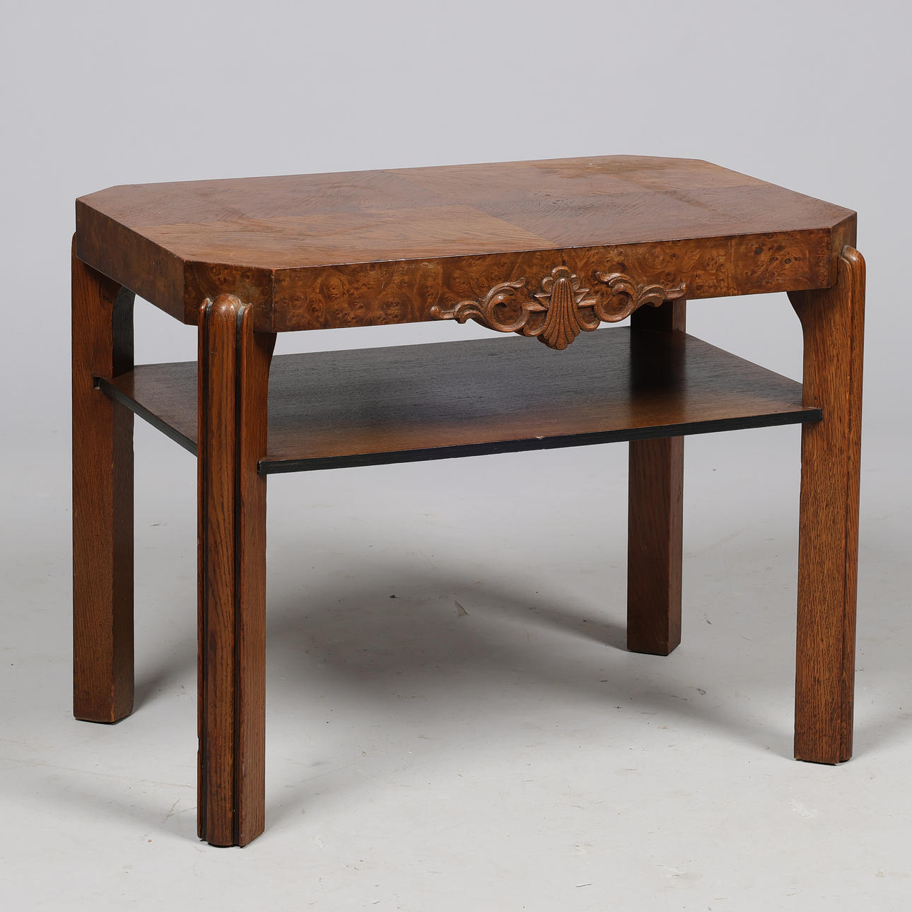 Art Deco side table/oak coffee table with underlying shelf, 1930s.