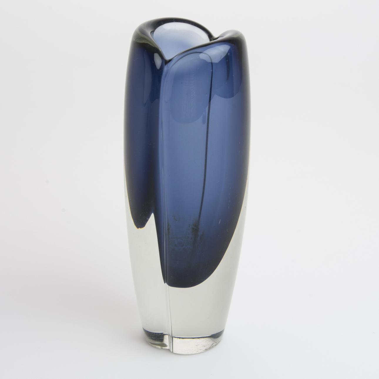 VAS, konstglas, Kaj Franck, Nuutajärvi Notsjö, signerad och daterad -65.