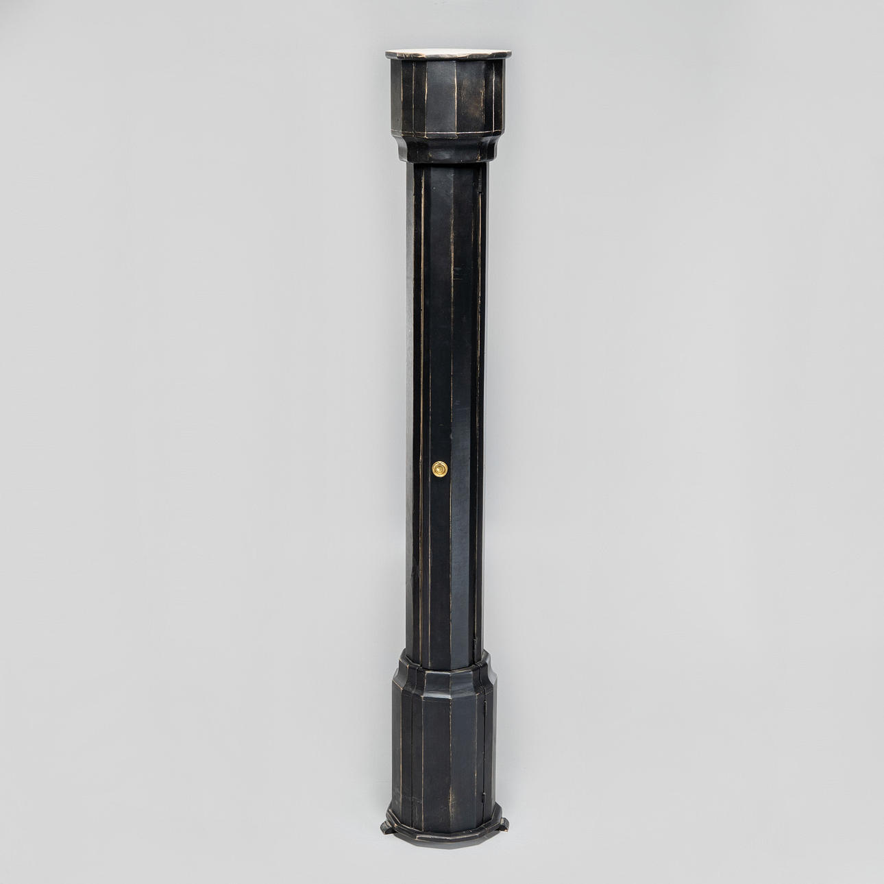 COLONNCABINET, circa 1900.