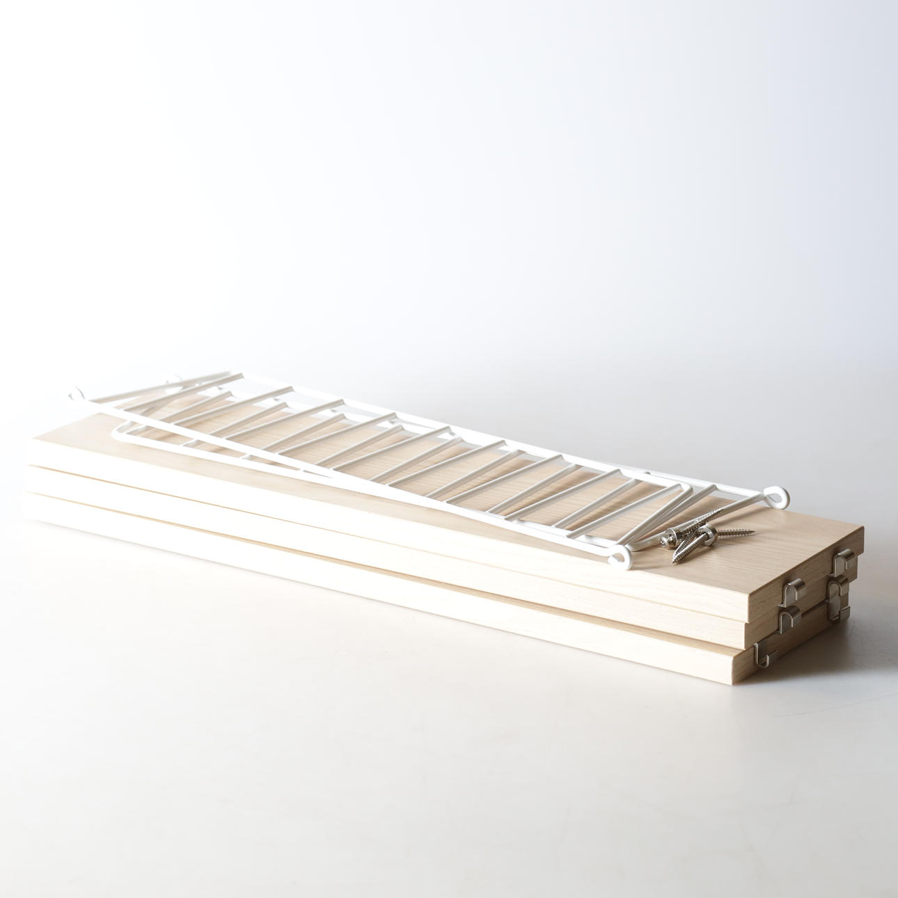 STRINGHYLLA, 2 sektioner, 3 st hyllplan, String Design AB.