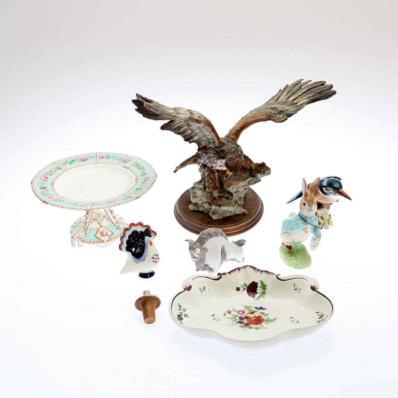 MIXED LOT OF ASSORTED CERAMICS.