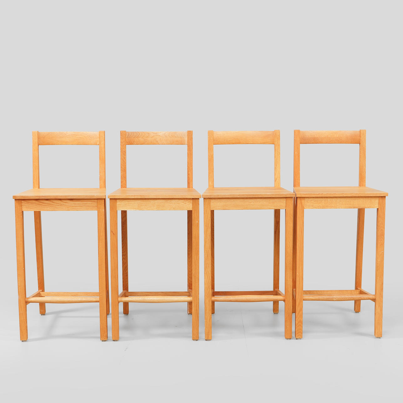 NIRVAN RICHTER. Barstolar "Högsäte", Norrgavel.