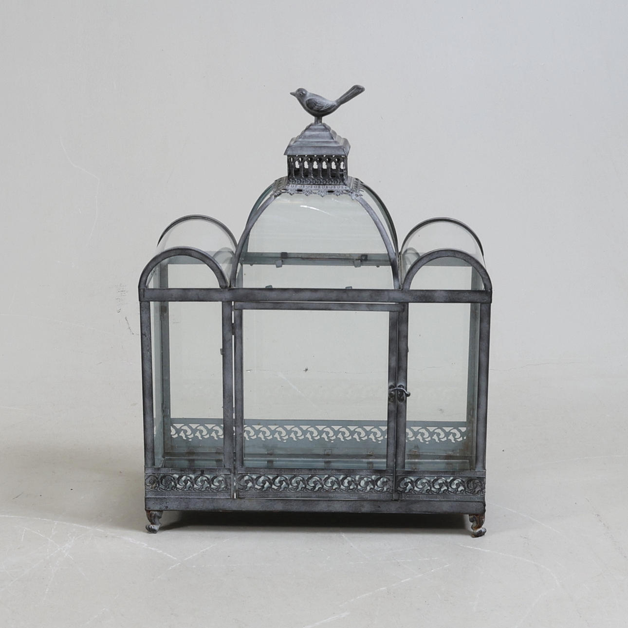 GLASSKÅP, metal, fågel, sentida.