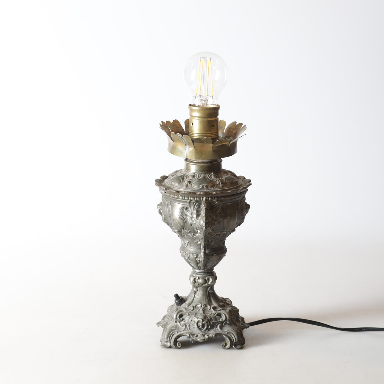 A table lamp, electrified kerosene lamp, 20th century.