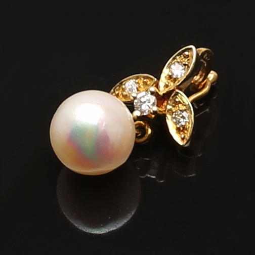 HÄNGE i 18 K gult guld med diamanter 0,10 Tw/vs-si och pärla.