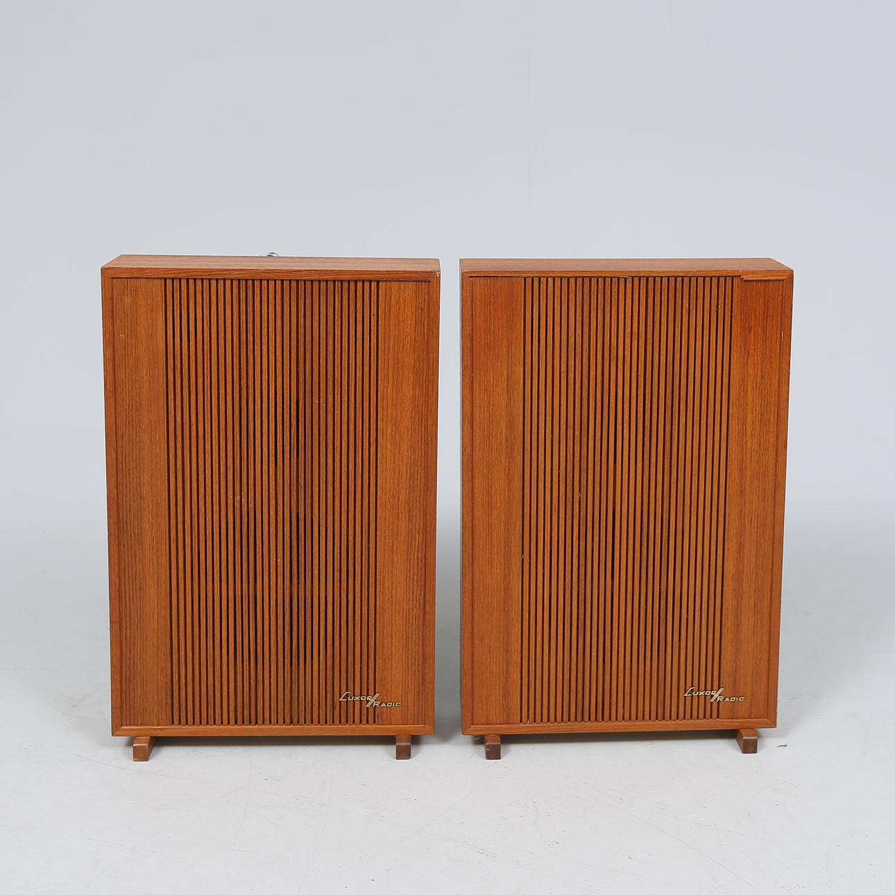 Kaiutinpari, teak, Luxor, SH 105.