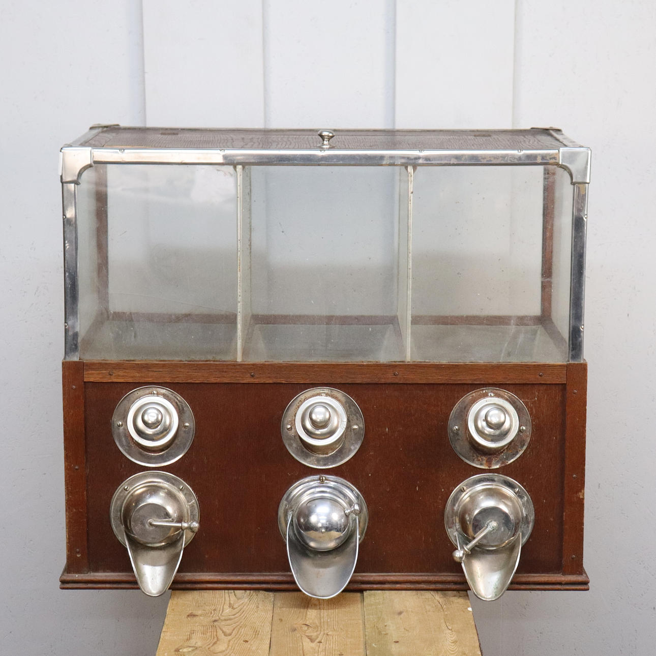 Kaffeebehälter/Teespender, erste Hälfte des 20. Jahrhunderts.