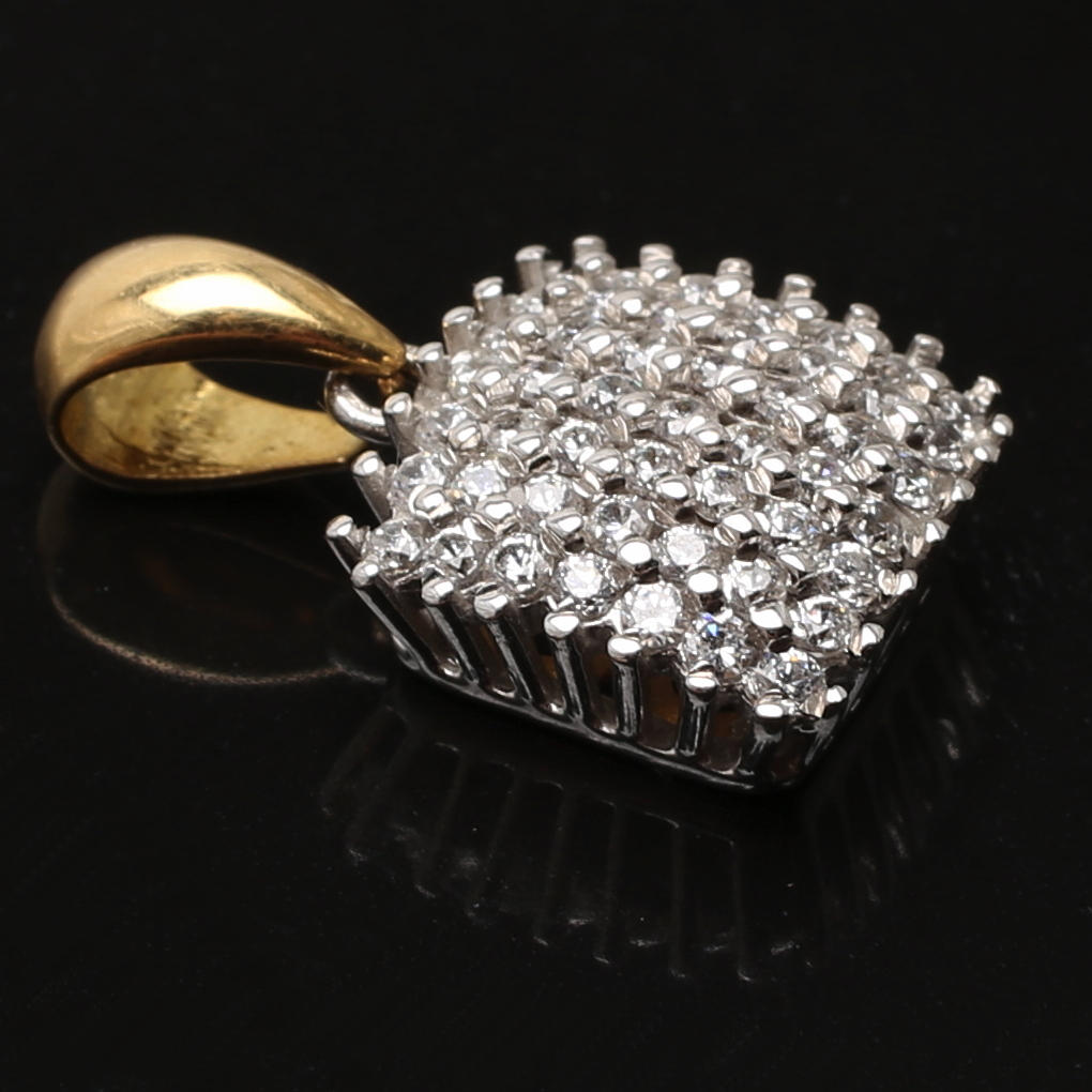 HÄNGE i 18 K guld med cubic zirkoner.