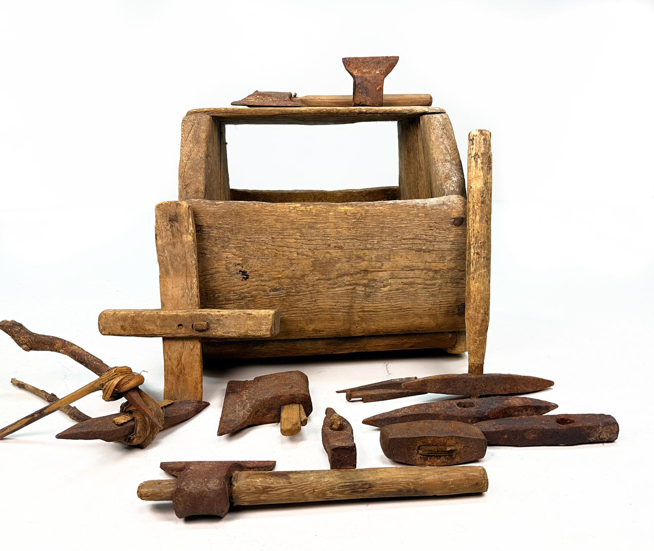 TOOLBOX/HOVSLAGARPALL - Swedish general purpose tools.