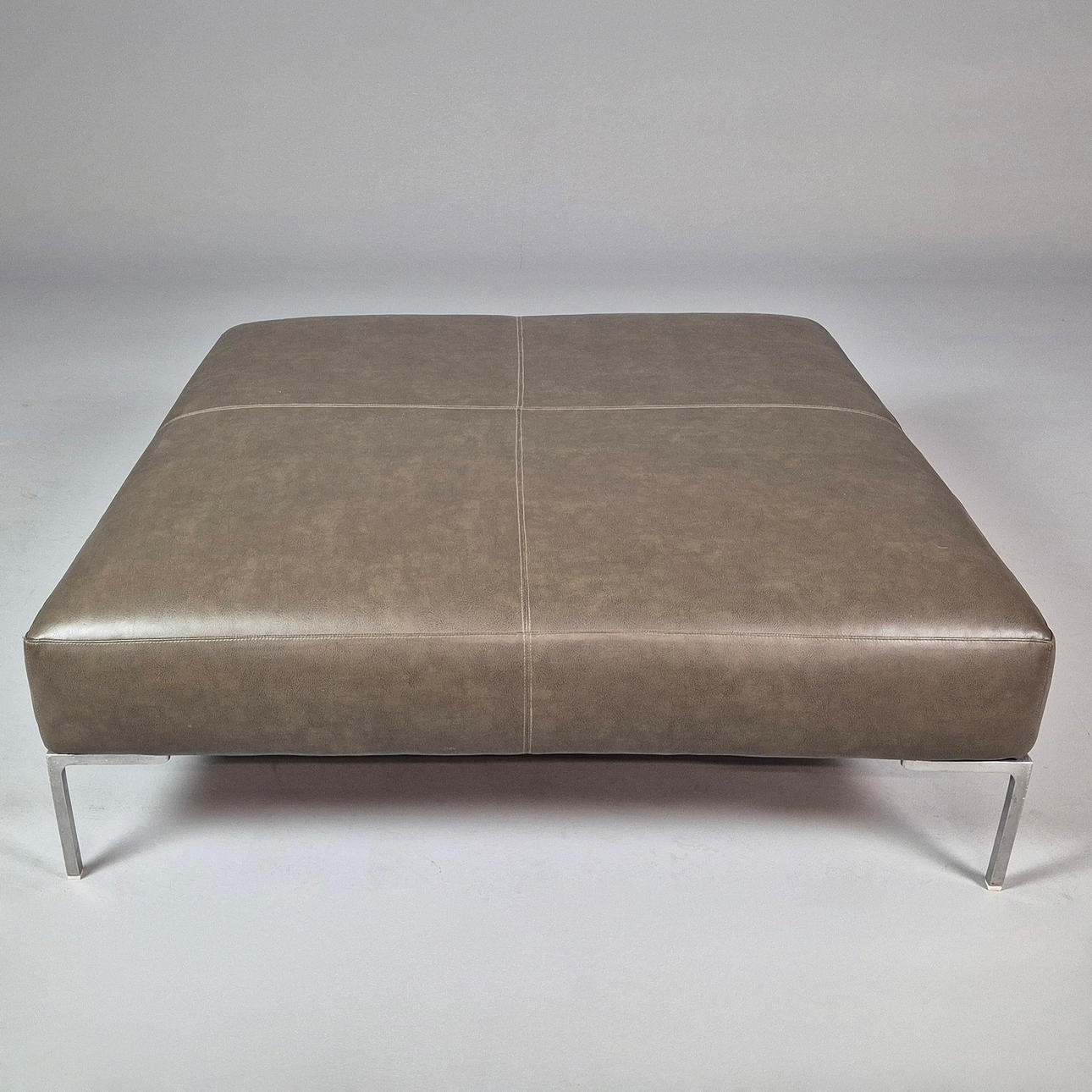 B & B ITALIA CHARLES STOOL.