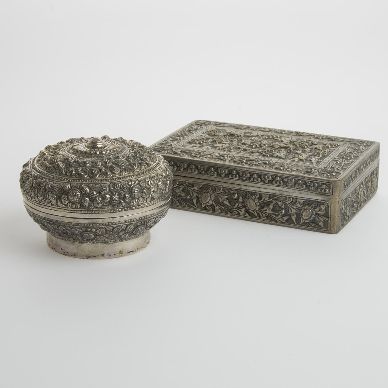 SKRIN SAMT BURK MED LOCK, låghaltigt silver, orientaliskt.