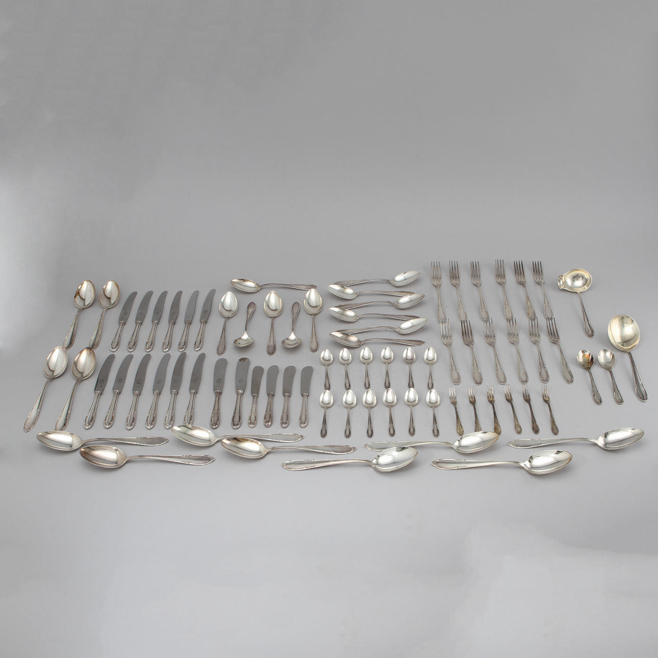 BESTICKUPPSÄTTNING, 76 delar, silver, "slottsbarock", CG Hallberg, ca 2950 gram.