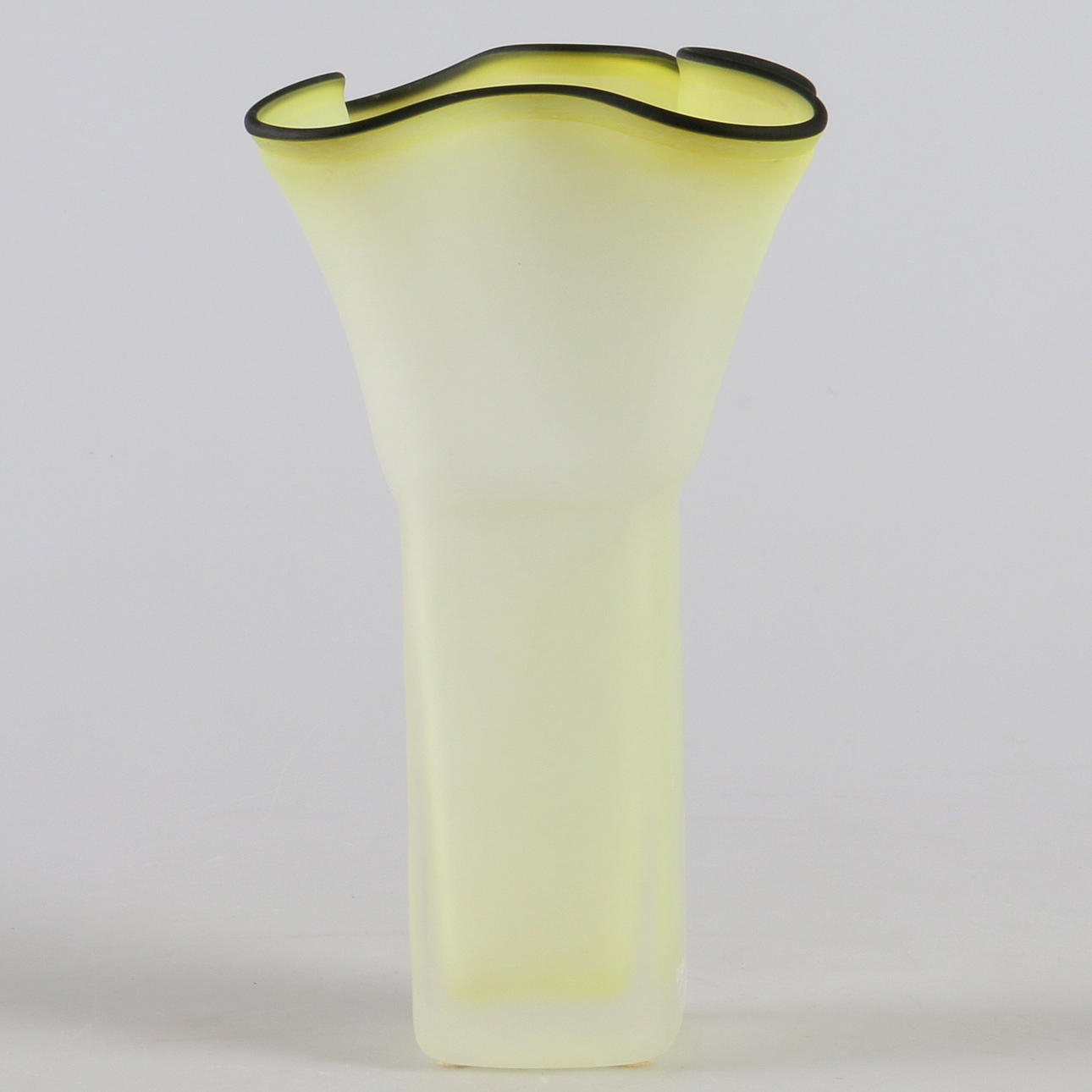 VAS, glas, Ulrica Hydman Vallien, Kosta Boda Atelier, signerad.