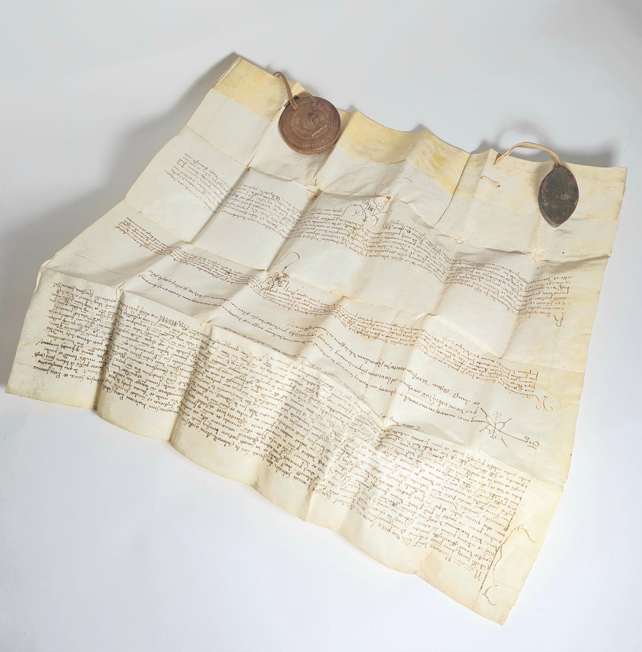 NOTARIAL DOCUMENT HANDWRITTEN IN LATIN. POSSIBLY SIXTEENTH - SEVENTEENTH CENTURY. SPAIN.