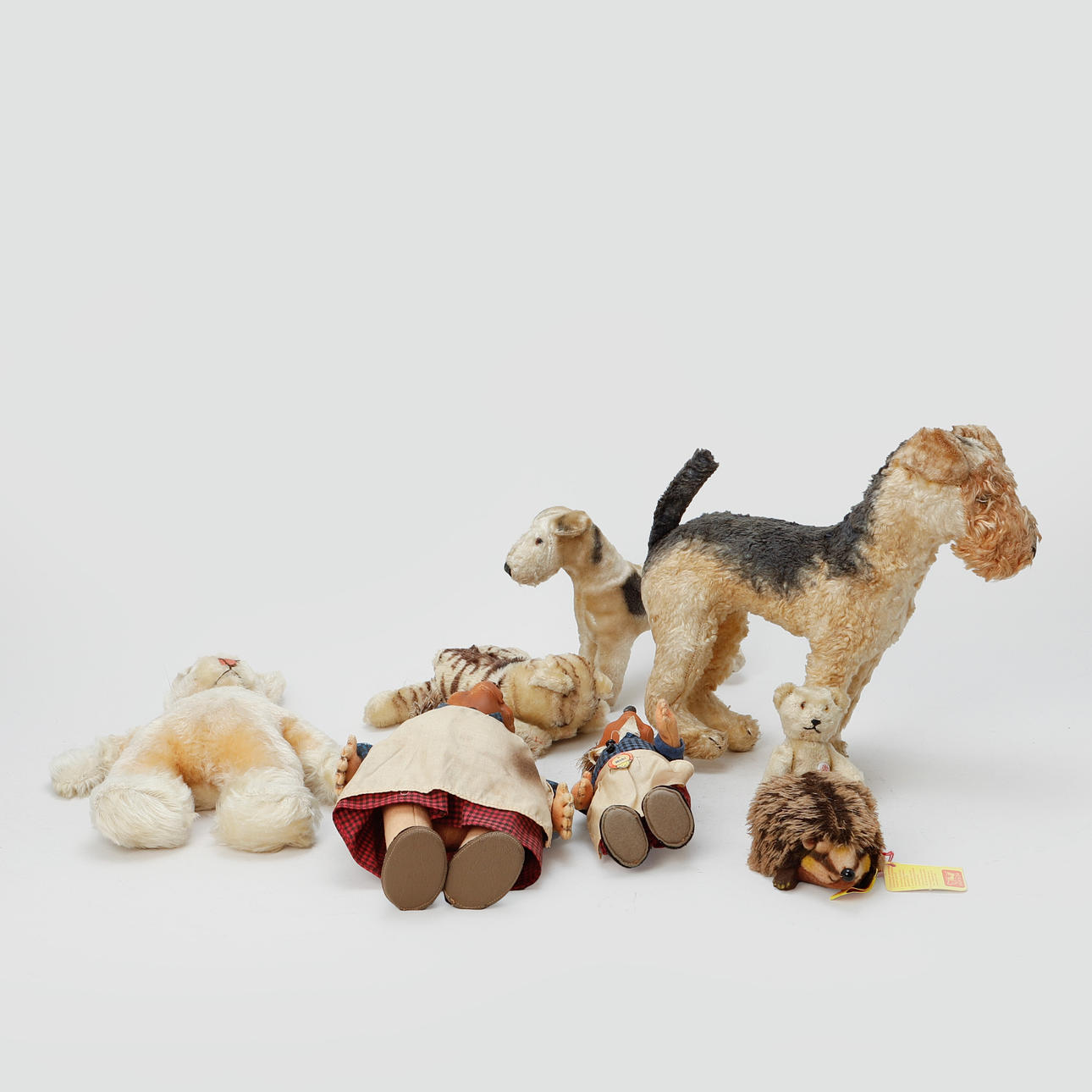 6 toy animals, and Micki, 2, Steiff.