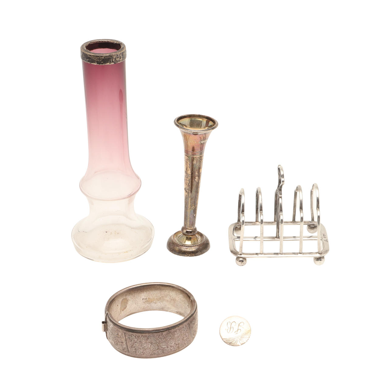 AN EDWARDIAN SILVER TOAST RACK, AND OTHER SILVER & SILVER MOUNTED ITEMS.