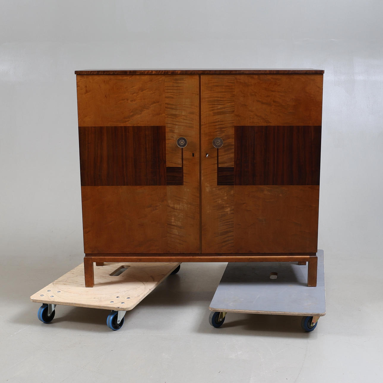 A LINEN CABINET, Art Deco, 1920s/30s.