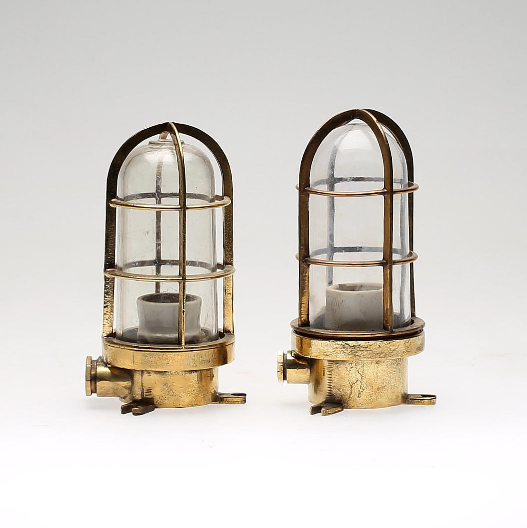 FARTYGSBELYSNING, 2 st snarlika för vägg/tak, mässing, HR.